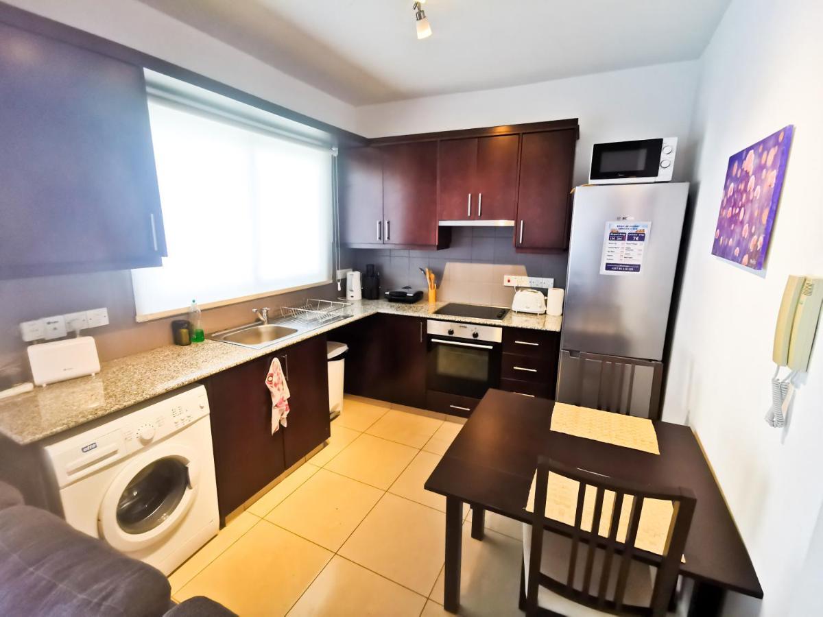 Promenade Breeze City Apartment Lárnaka Kültér fotó